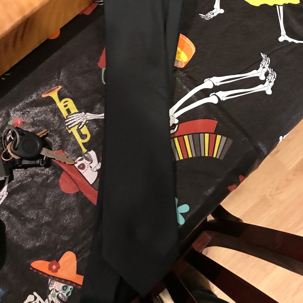Suit - Picture 3 of 8
